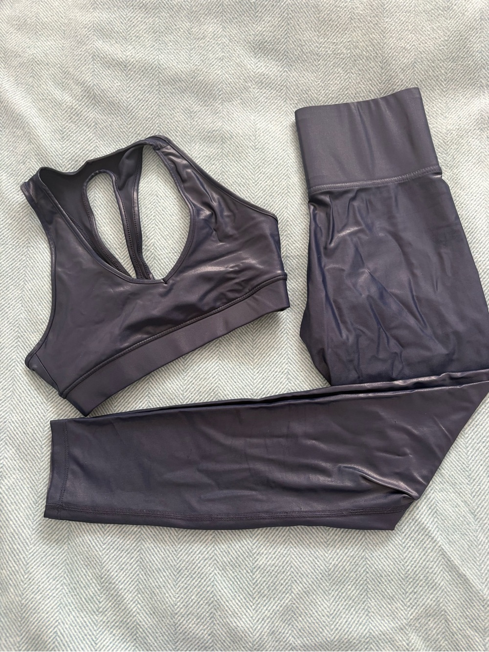 Carbone 38 Shimmery Navy Leggings Legging AND sports bra in Takara Shine